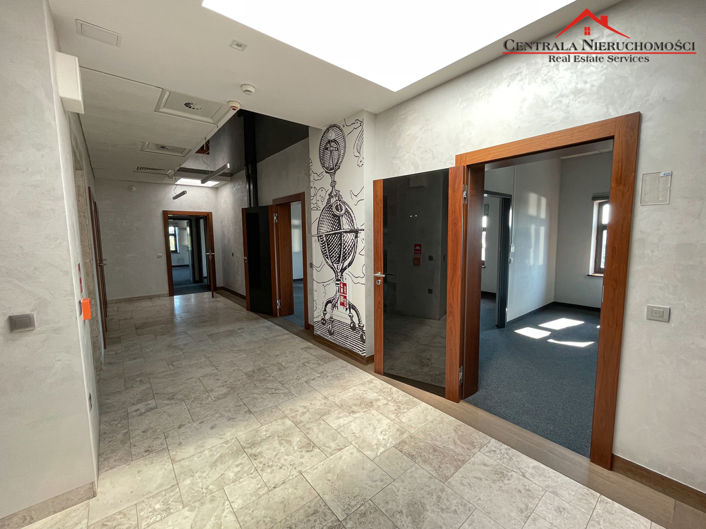 Nowoczesny biurowiec pod szkołę, hotel, medycynę