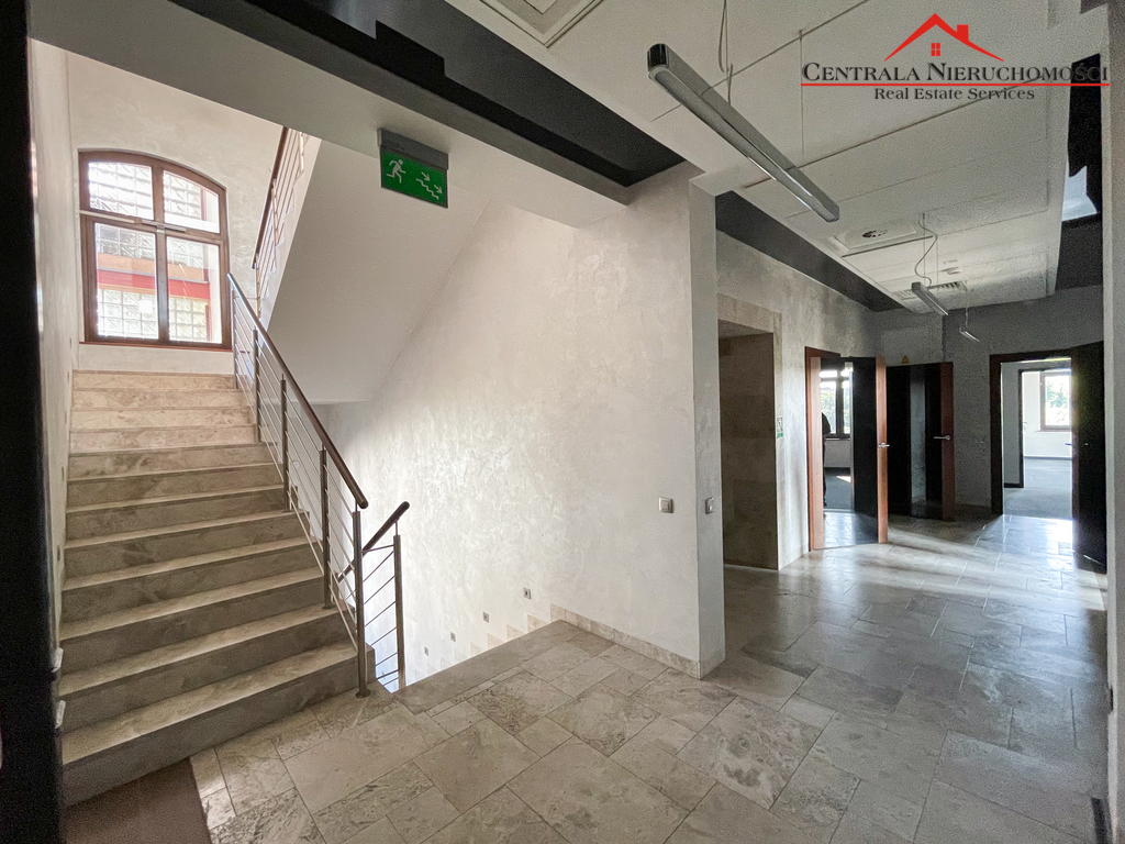 Nowoczesny biurowiec pod szkołę, hotel, medycynę