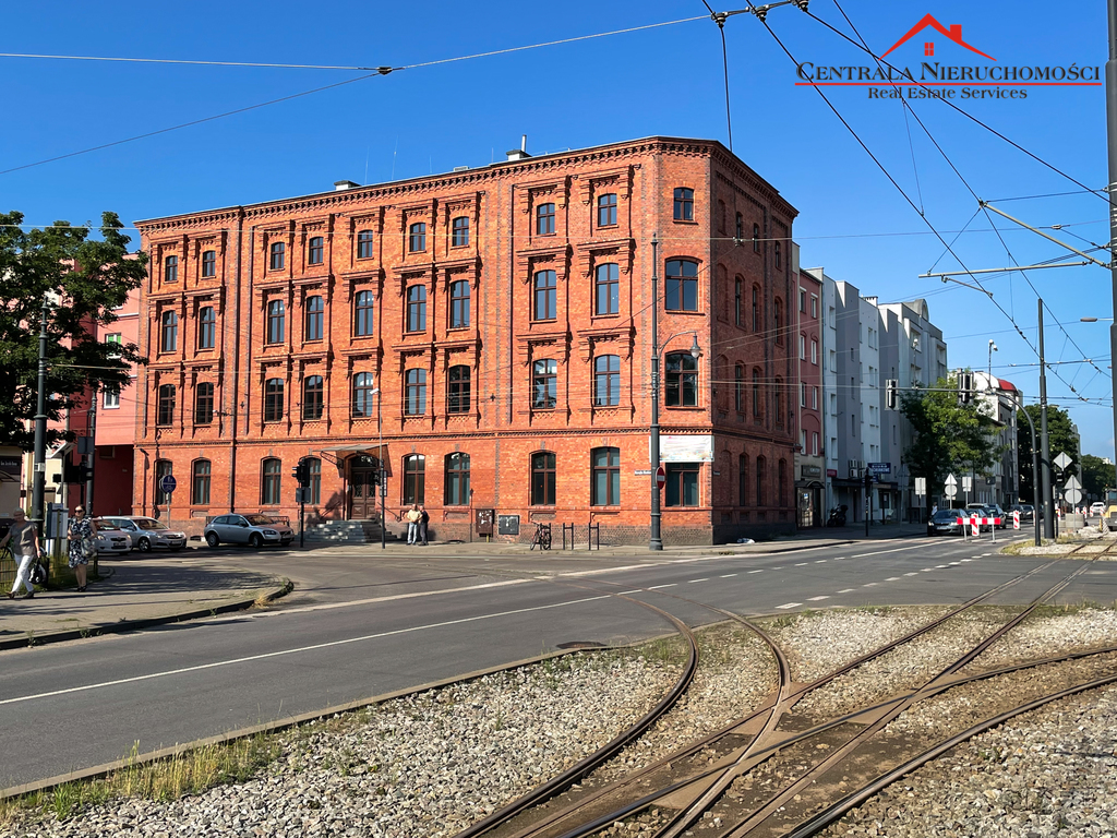 Nowoczesny biurowiec pod szkołę, hotel, medycynę