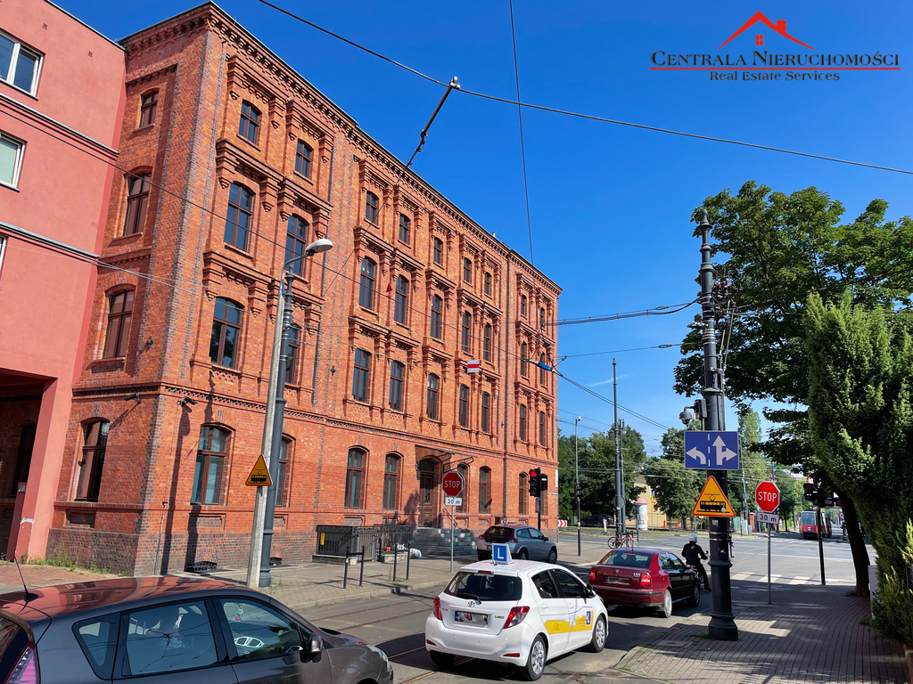 Nowoczesny biurowiec pod szkołę, hotel, medycynę