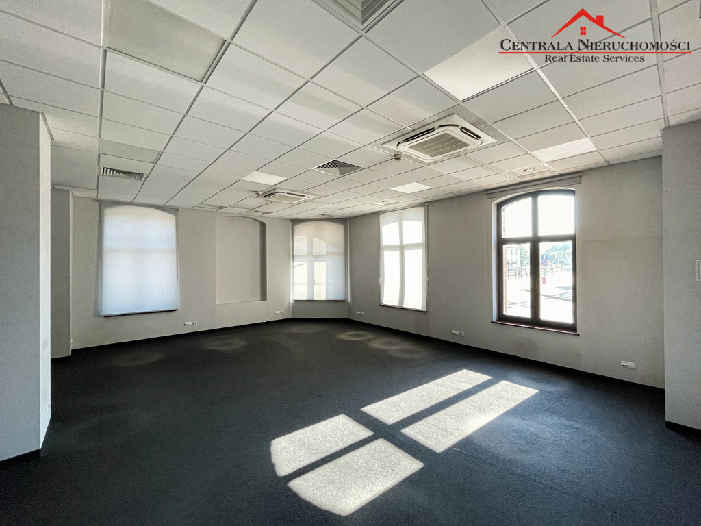 Nowoczesny biurowiec pod szkołę, hotel, medycynę