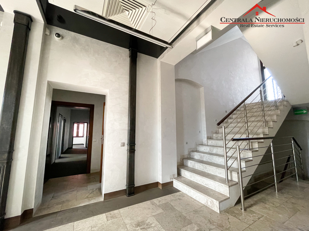 Nowoczesny biurowiec pod szkołę, hotel, medycynę