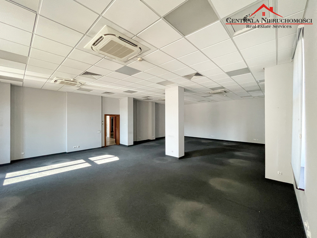 Nowoczesny biurowiec pod szkołę, hotel, medycynę