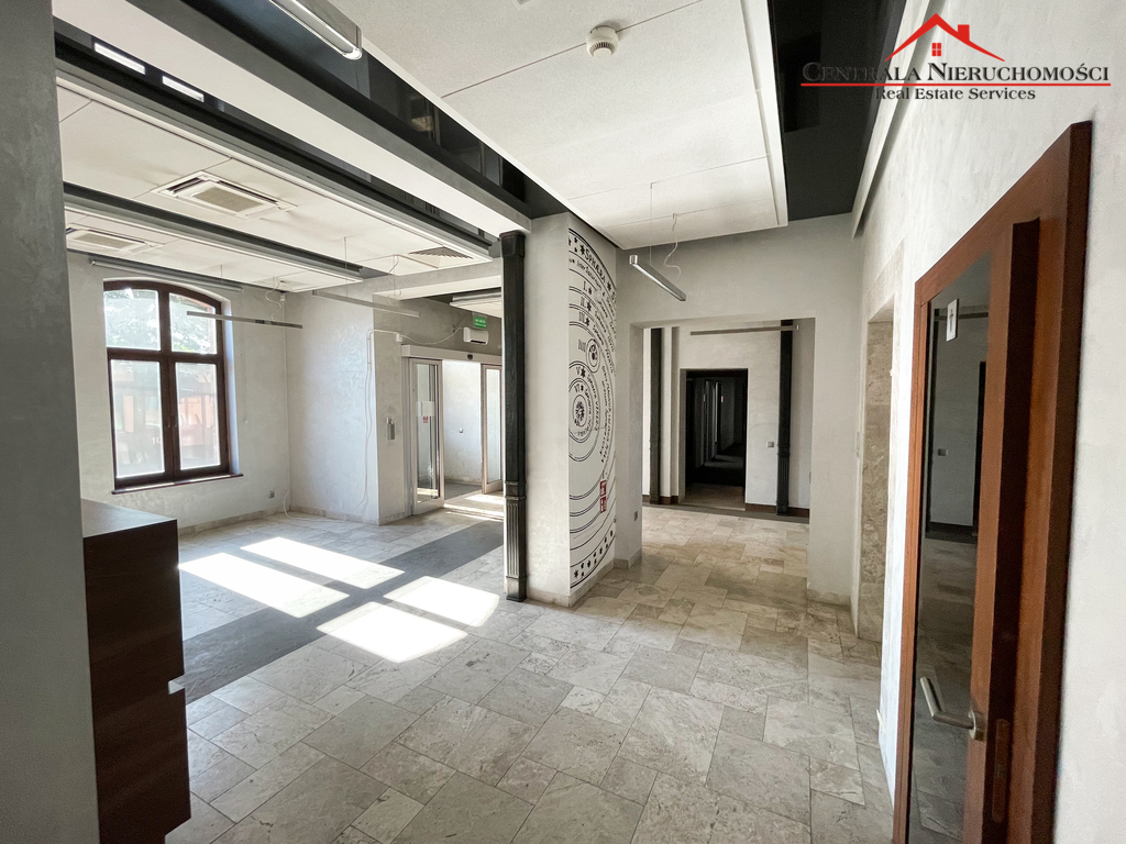 Nowoczesny biurowiec pod szkołę, hotel, medycynę