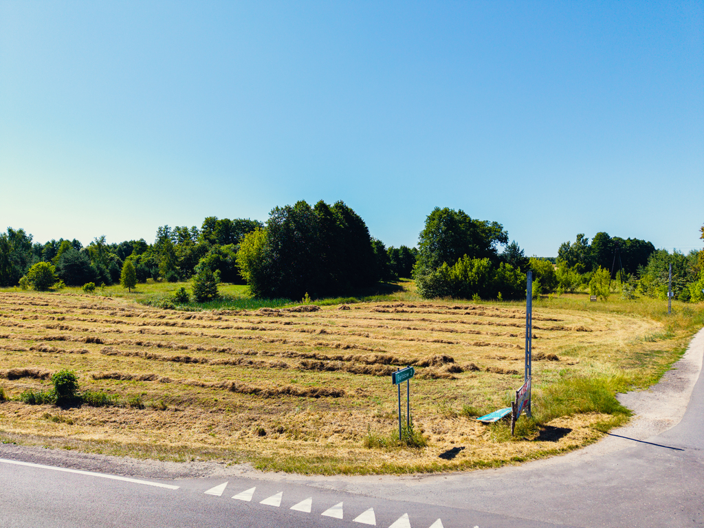 Działka usługowa przy drodze asfaltowej – 7894 m²