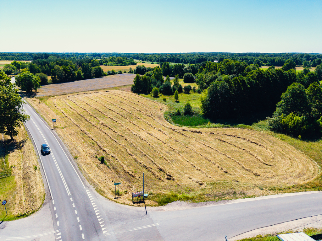 Działka usługowa przy drodze asfaltowej – 7894 m²