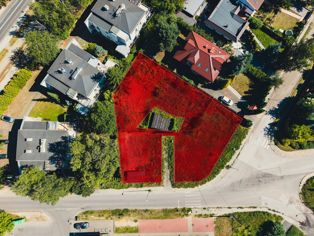 Działka budowlana z owadem naprzeciwko!