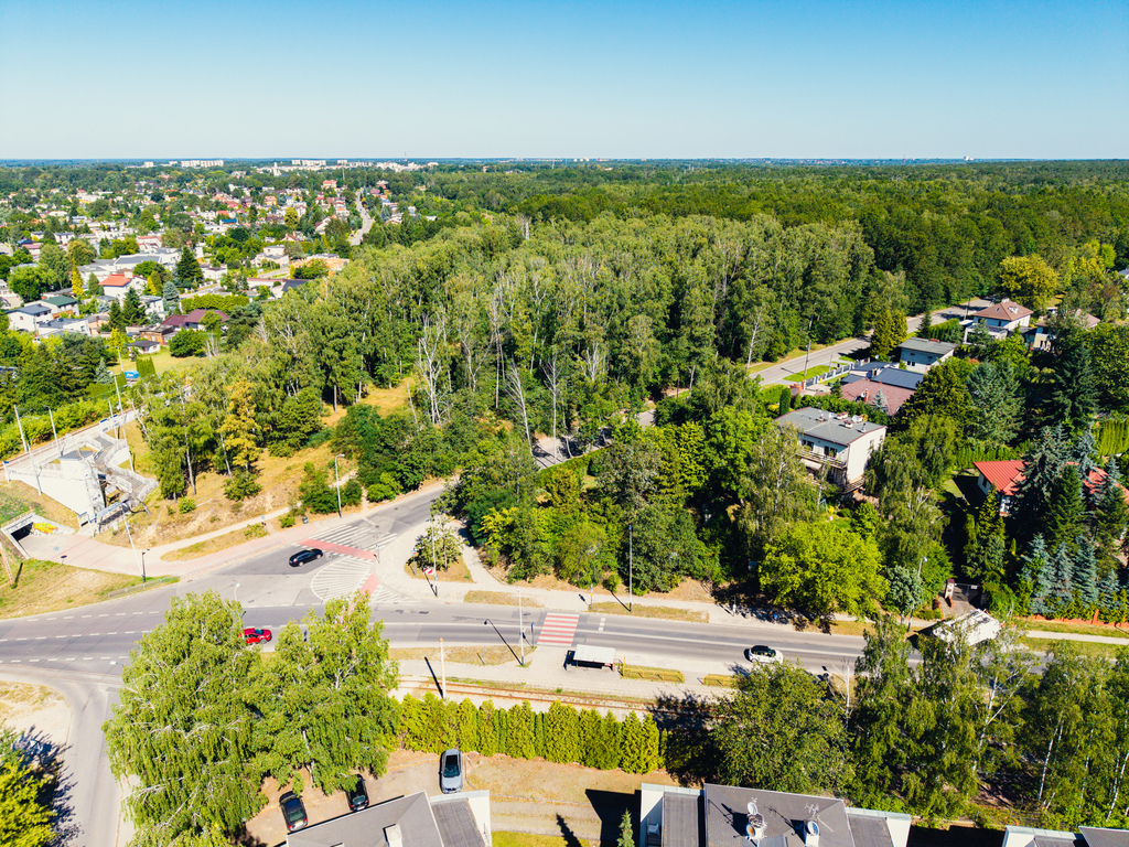 Działka budowlana z owadem naprzeciwko!