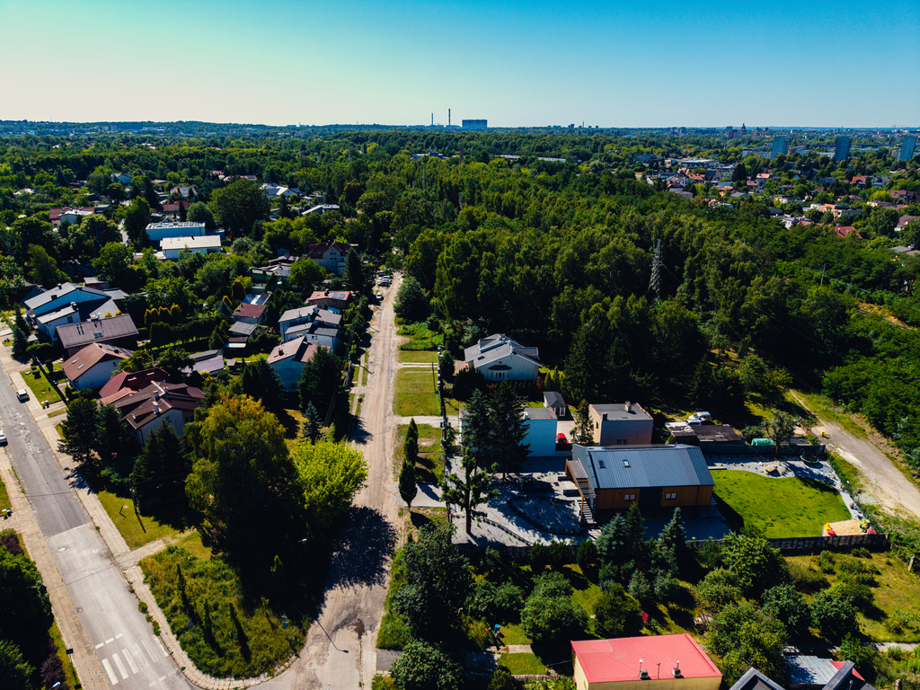 Działka budowlana z owadem naprzeciwko!
