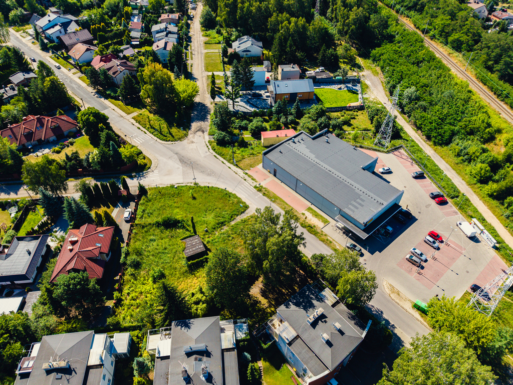 Działka budowlana z owadem naprzeciwko!