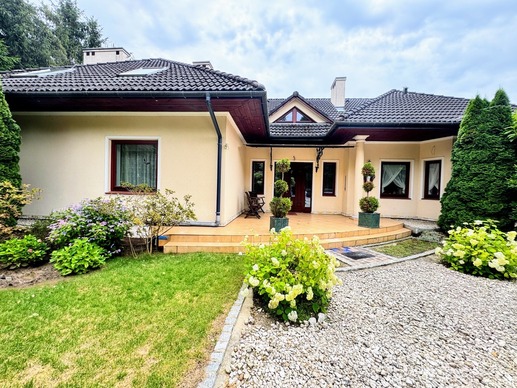 Unikatowy dom z dużą działką w zielonej okolicy