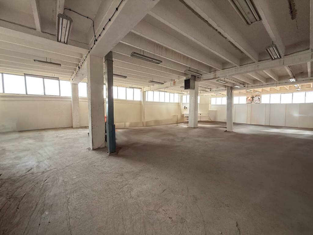 Hala magazynowa w centrum Rzeszowa z placem