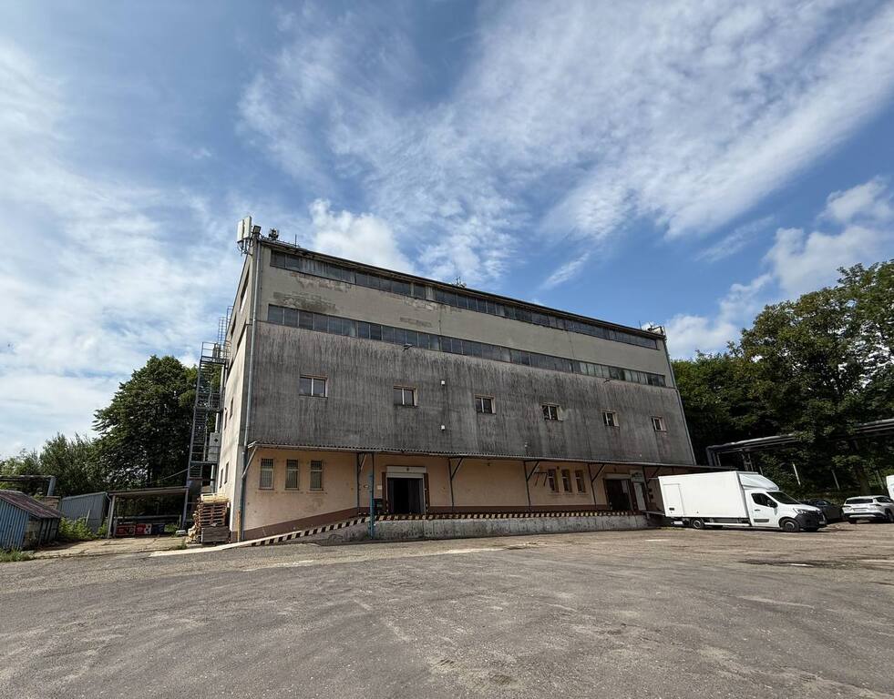 Hala magazynowa w centrum Rzeszowa z placem