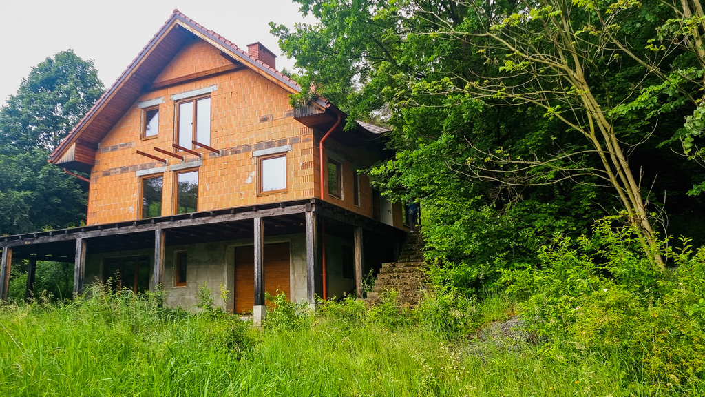 Dom na wzniesieniu, 6 pokoi, 5 łazienek, Radochów