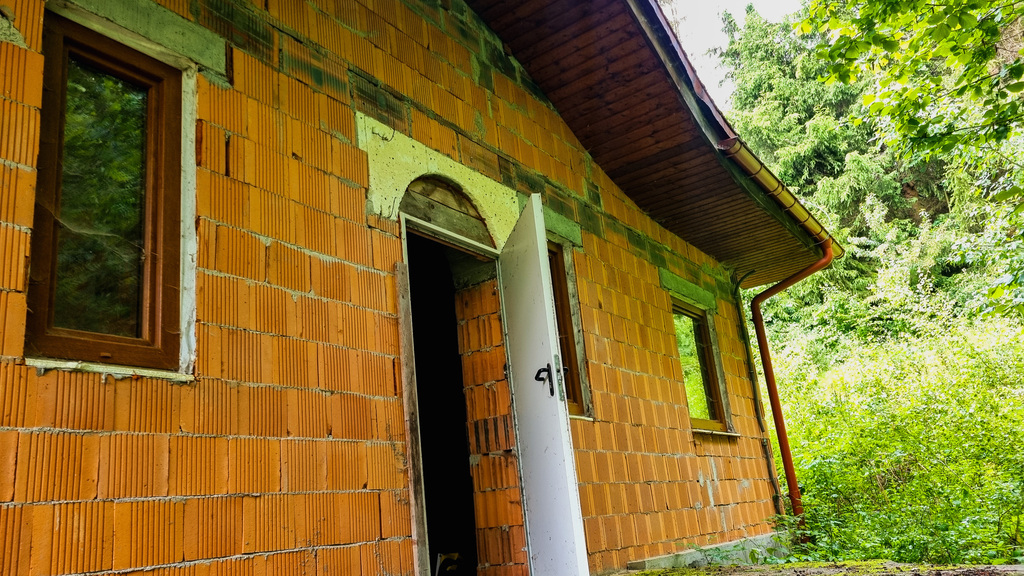 Dom na wzniesieniu, 6 pokoi, 5 łazienek, Radochów