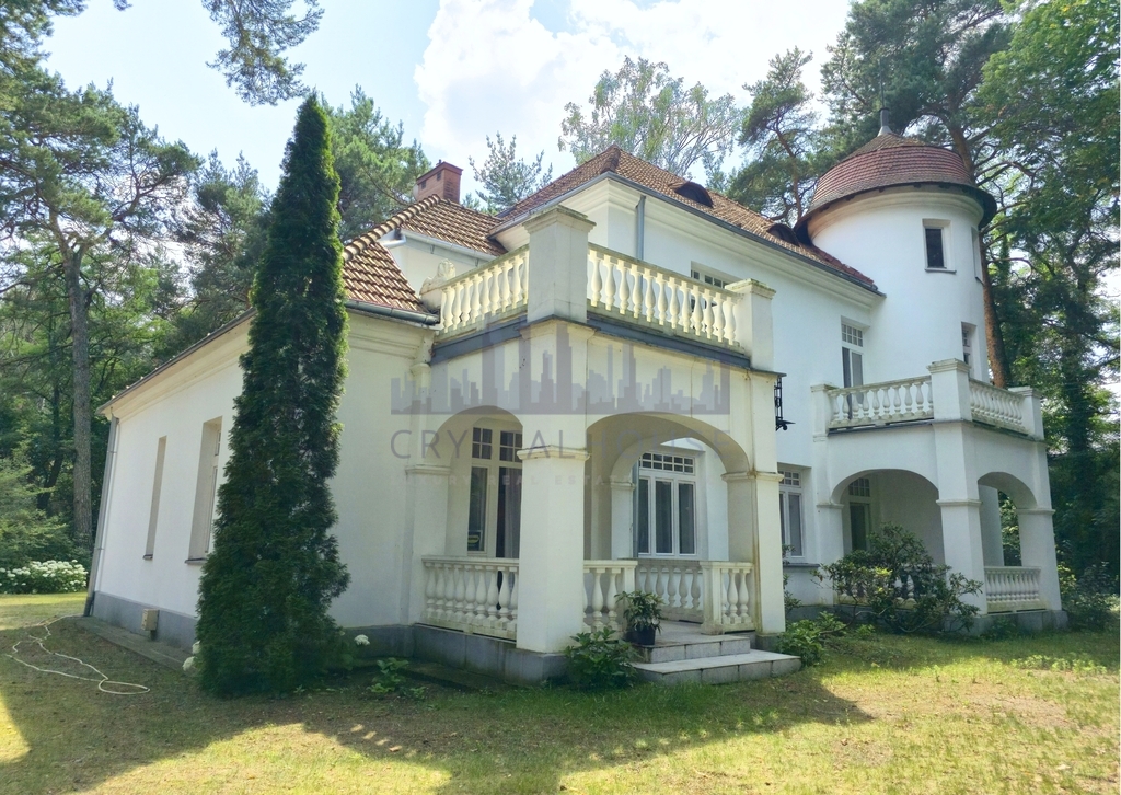 Unikatowa willa Marconiego pod Warszawą z ogrodem