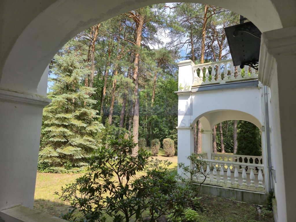Unikatowa willa Marconiego pod Warszawą z ogrodem