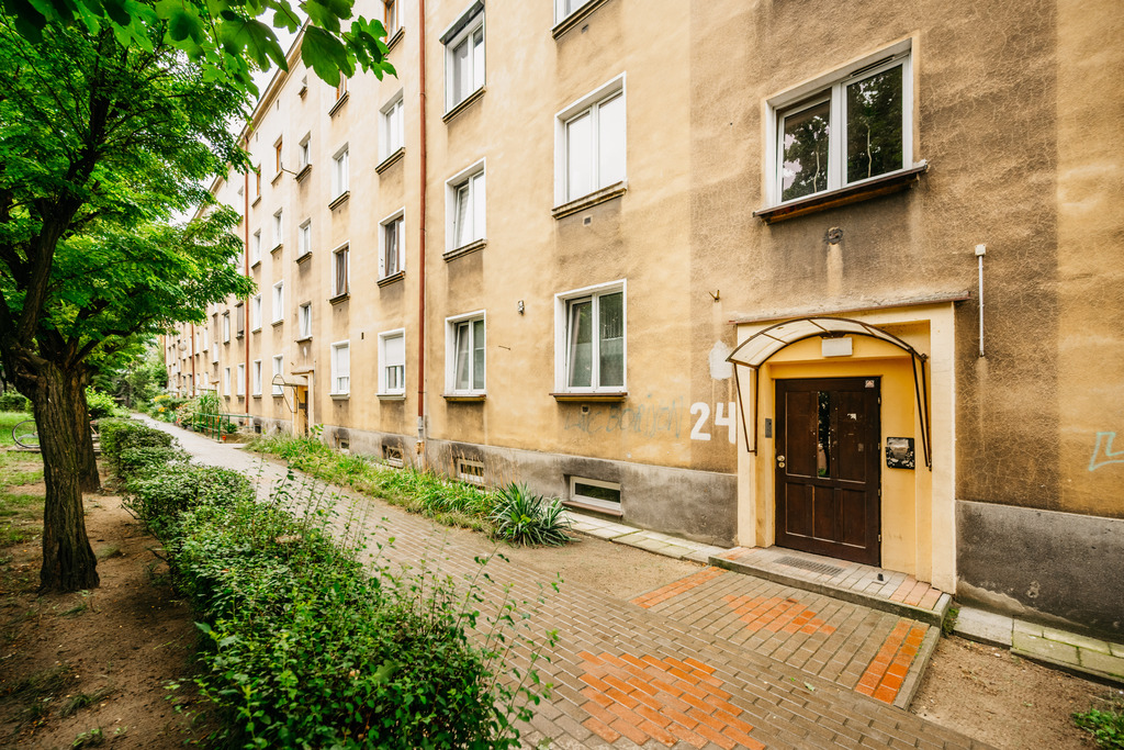 Kawalerka w centrum Ostrowa, niski czynsz 177 zł!