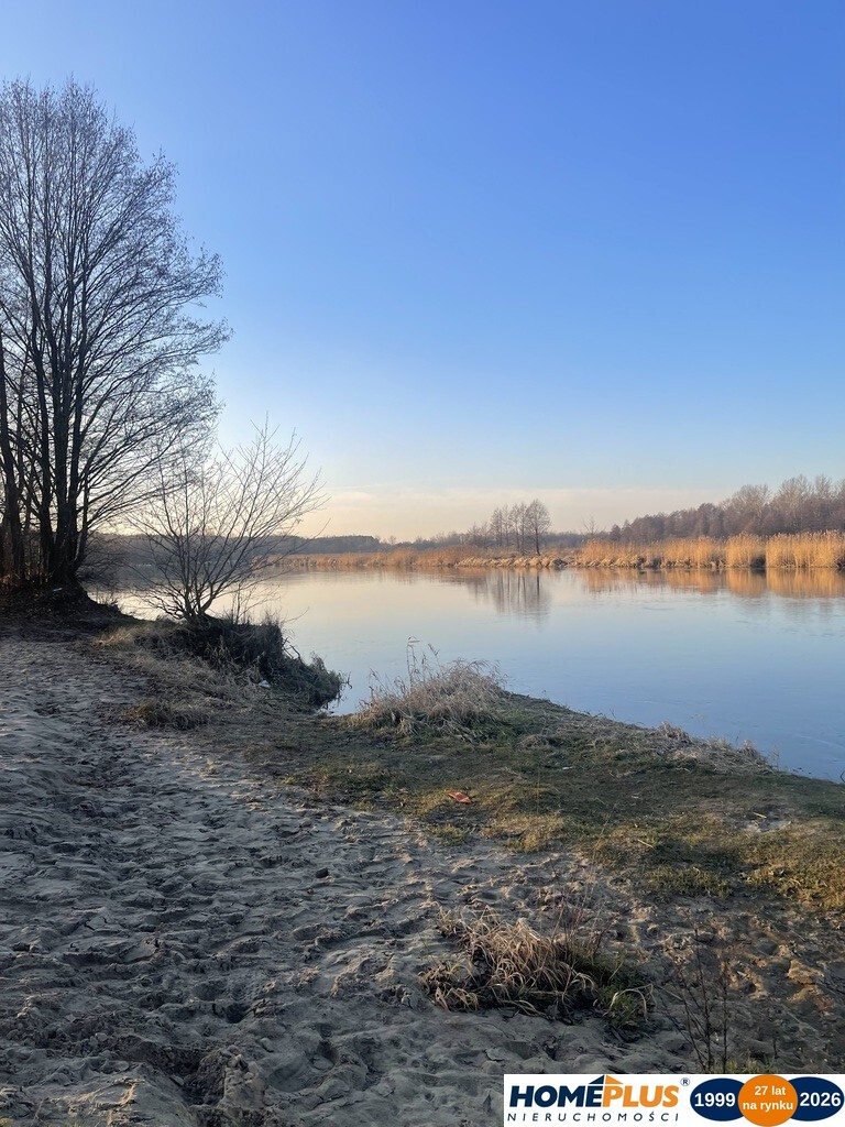 Działka o pow. 25 000 m² pod zabudowę i rekreację.
