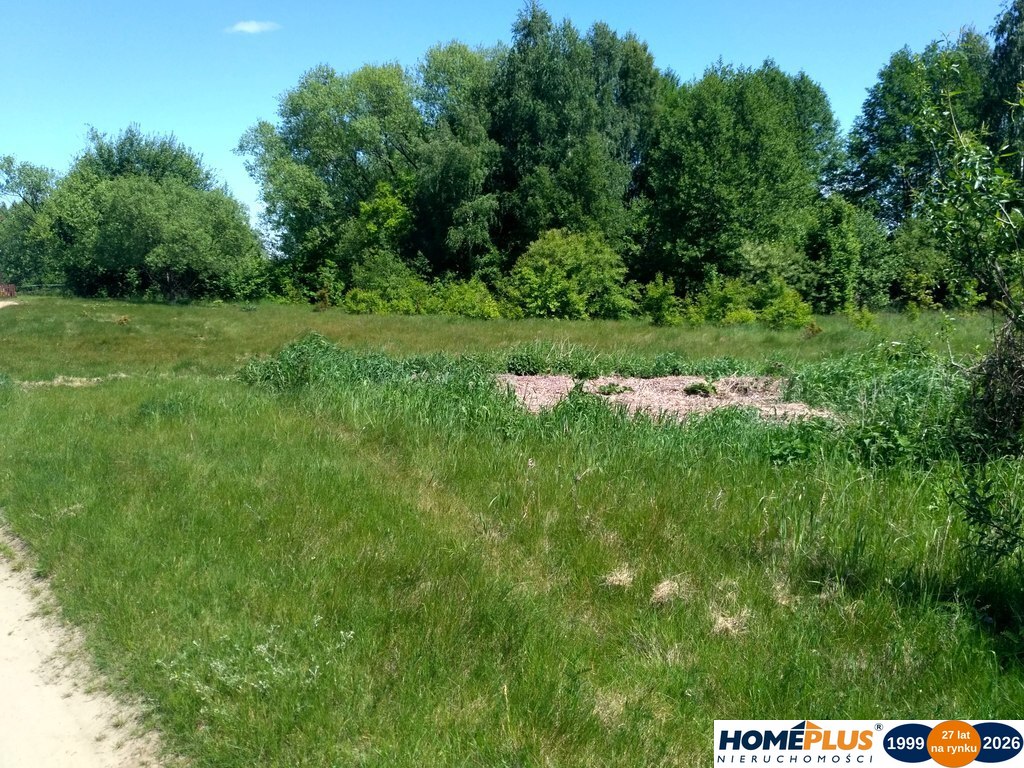 Działka o pow. 25 000 m² pod zabudowę i rekreację.