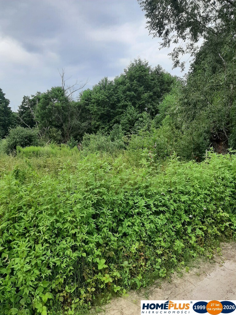 Działka o pow. 25 000 m² pod zabudowę i rekreację.