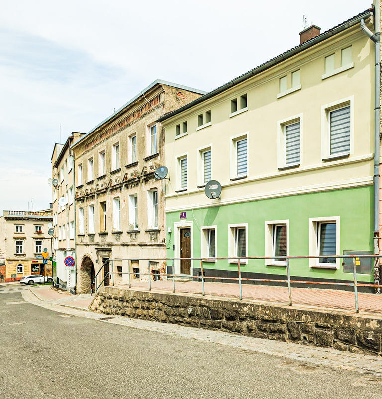 Mieszkanie w odnowionym budynku w Międzylesiu