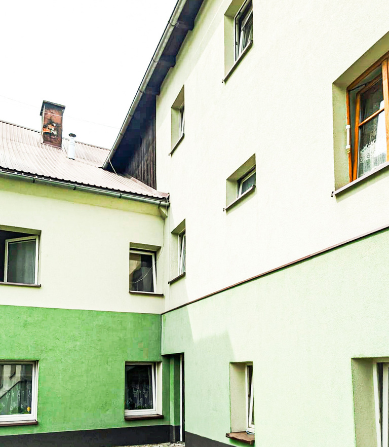 Mieszkanie w odnowionym budynku w Międzylesiu