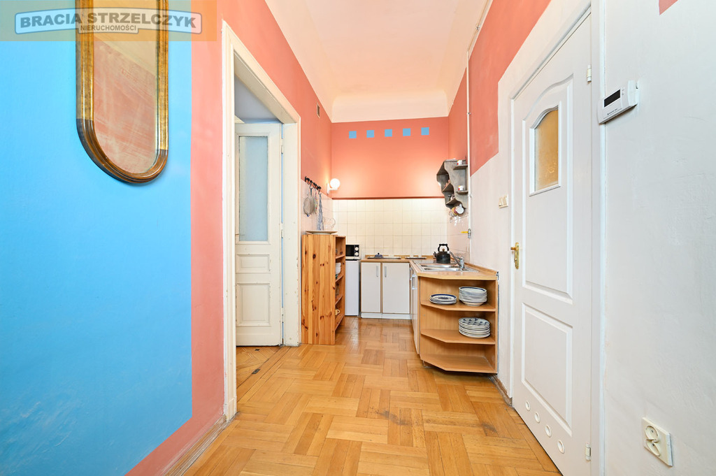 Polecam! Metro, Ścisłe centrum, kamienica, ciche!