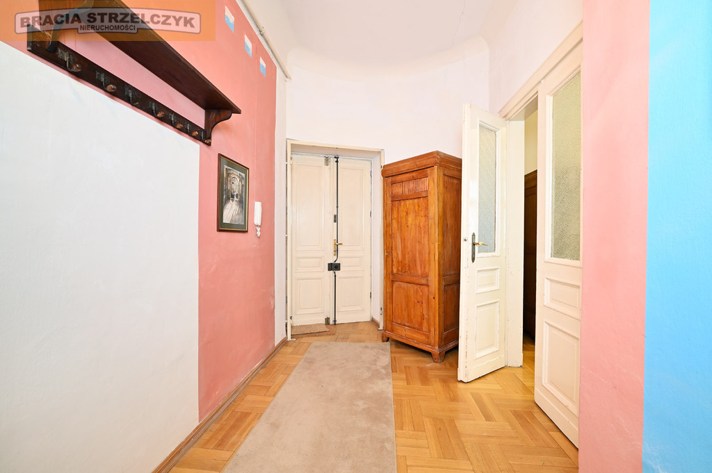 Polecam! Metro, Ścisłe centrum, kamienica, ciche!