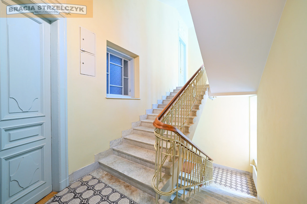 Polecam! Metro, Ścisłe centrum, kamienica, ciche!