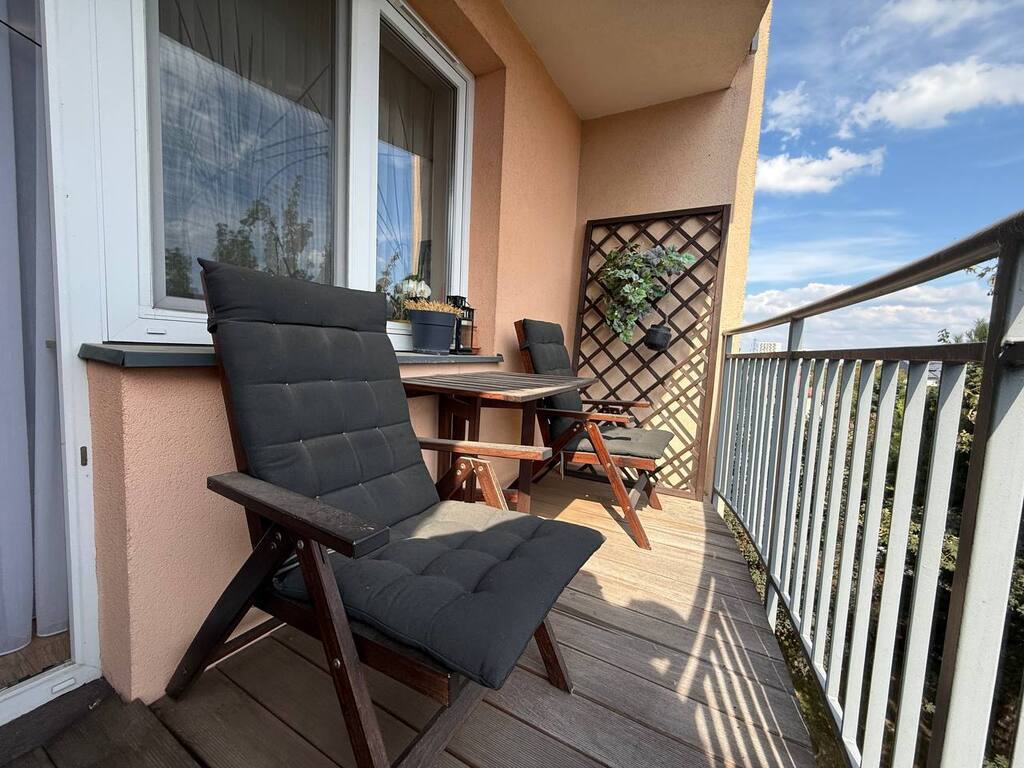 Duże mieszkanie z wyposażeniem, trzy balkony