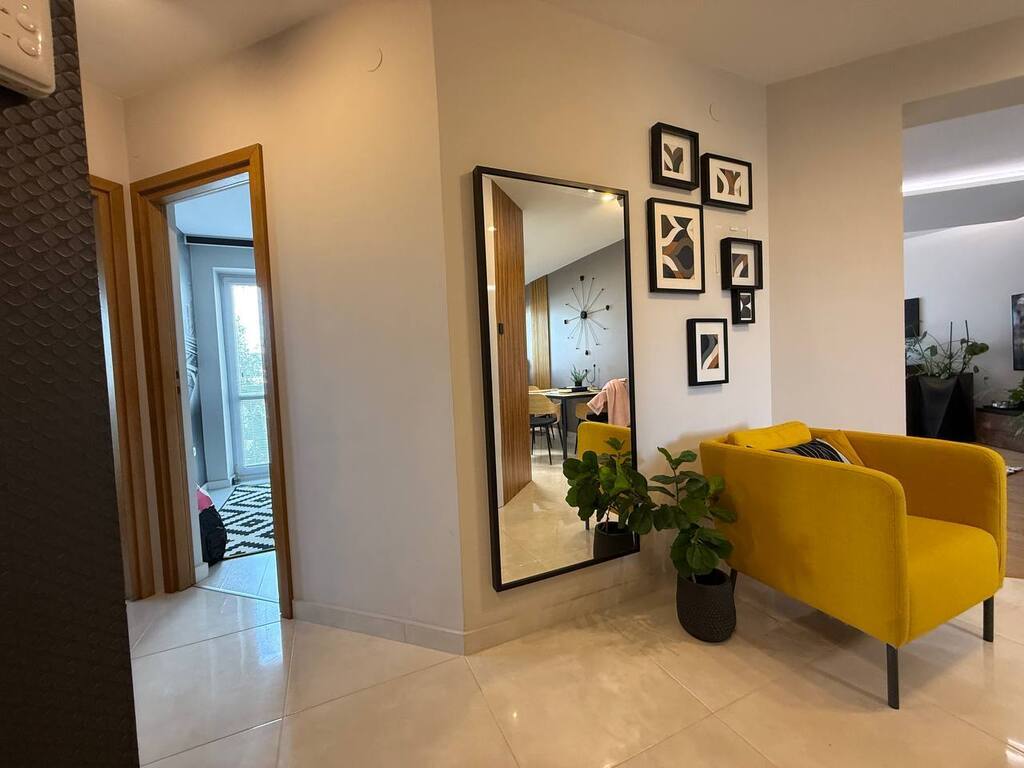 Duże mieszkanie z wyposażeniem, trzy balkony