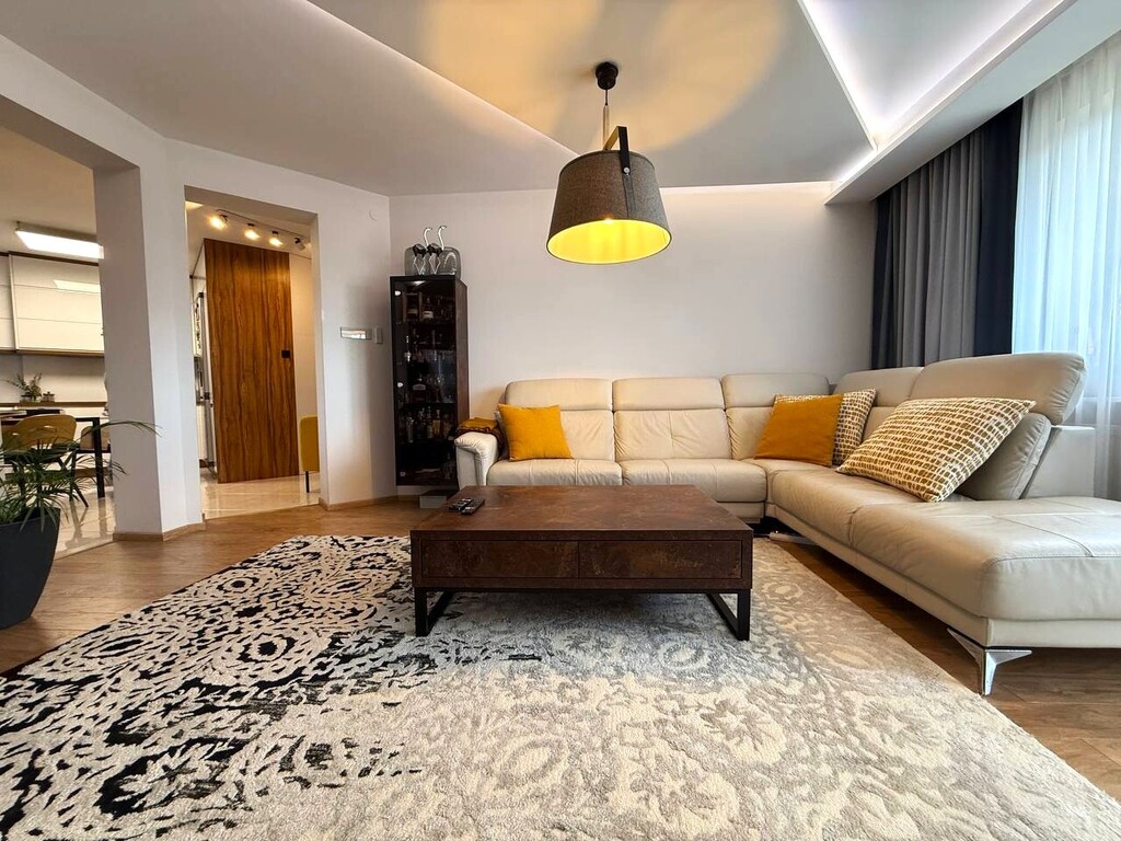 Duże mieszkanie z wyposażeniem, trzy balkony