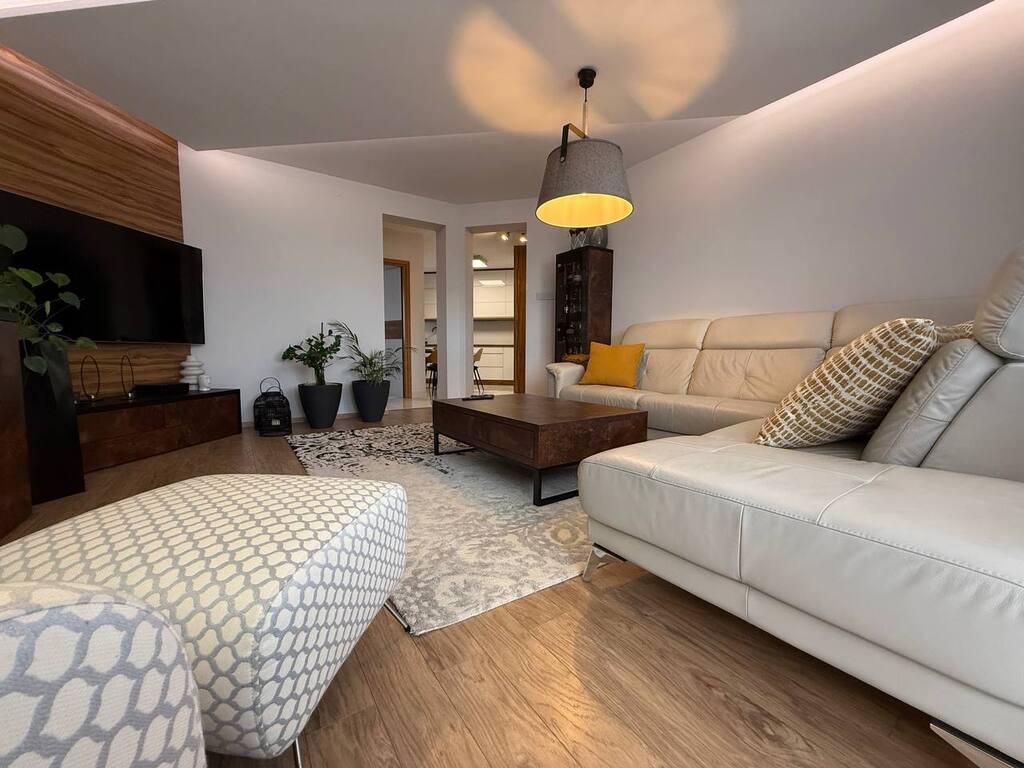 Duże mieszkanie z wyposażeniem, trzy balkony