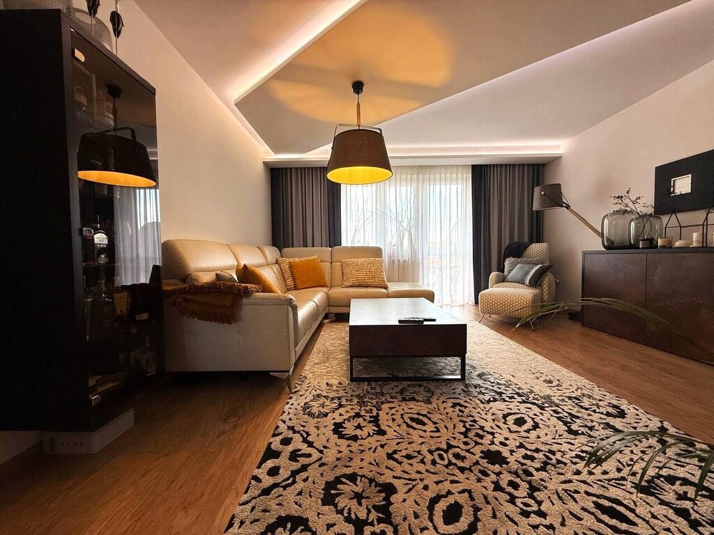 Duże mieszkanie z wyposażeniem, trzy balkony