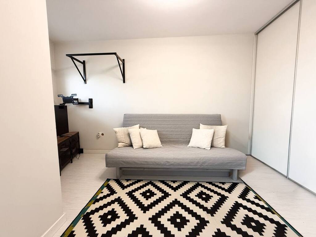 Duże mieszkanie z wyposażeniem, trzy balkony