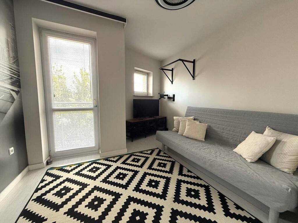 Duże mieszkanie z wyposażeniem, trzy balkony