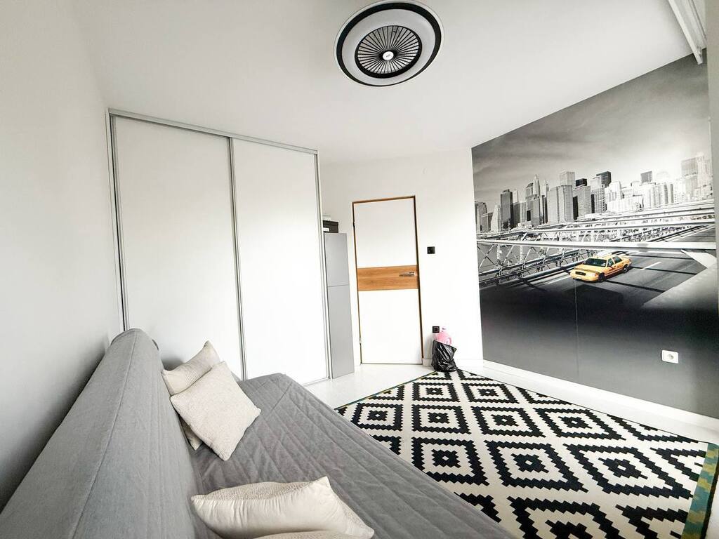 Duże mieszkanie z wyposażeniem, trzy balkony