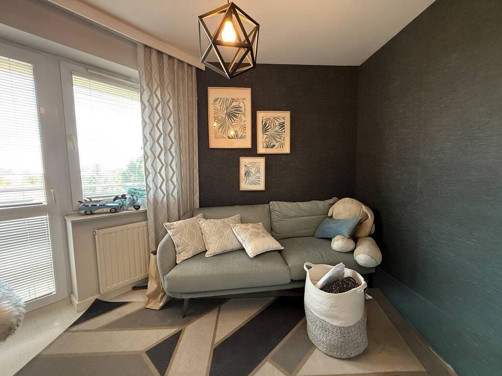 Duże mieszkanie z wyposażeniem, trzy balkony