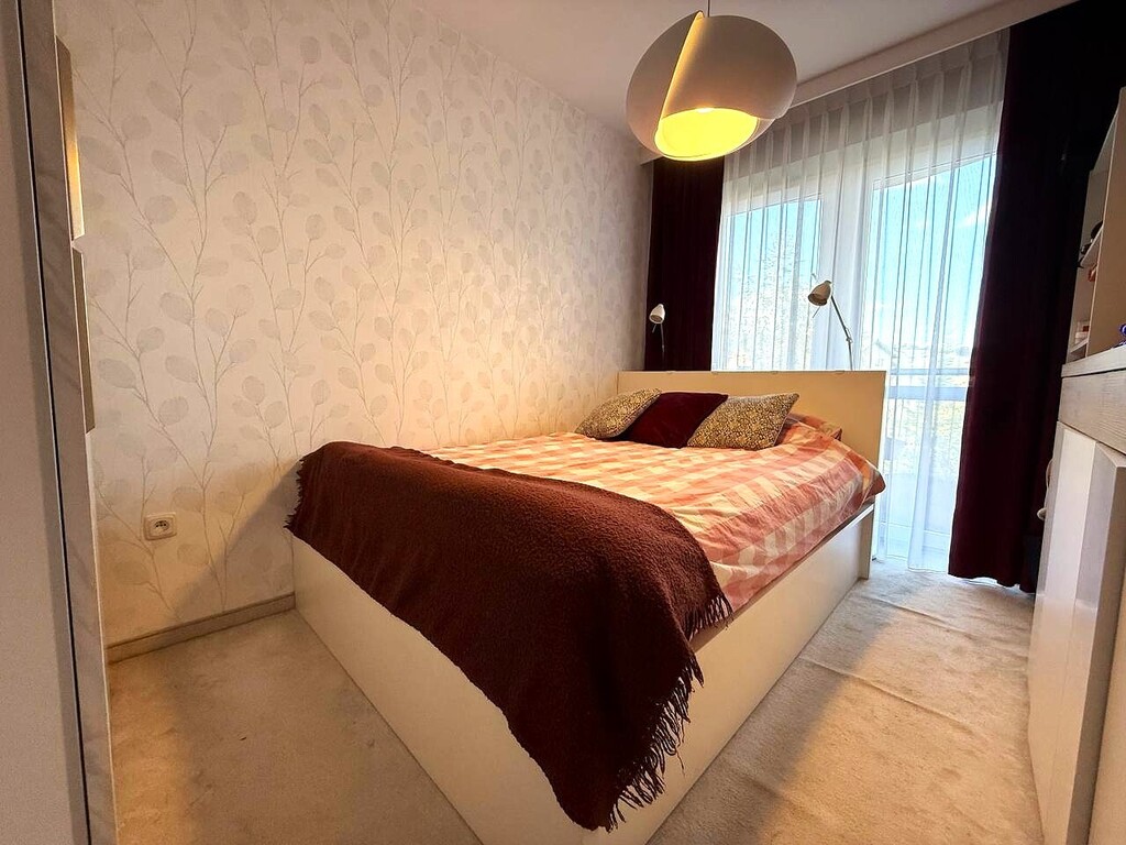 Duże mieszkanie z wyposażeniem, trzy balkony