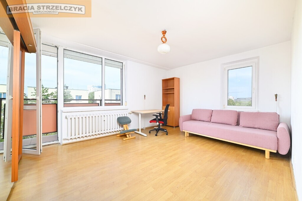 Sadyba . 3 pokoje. Balkon. 4 piętro. Brak windy