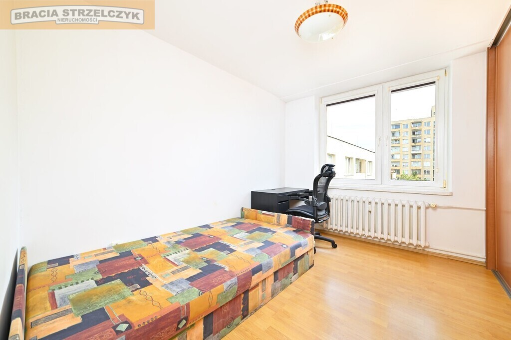 Sadyba . 3 pokoje. Balkon. 4 piętro. Brak windy