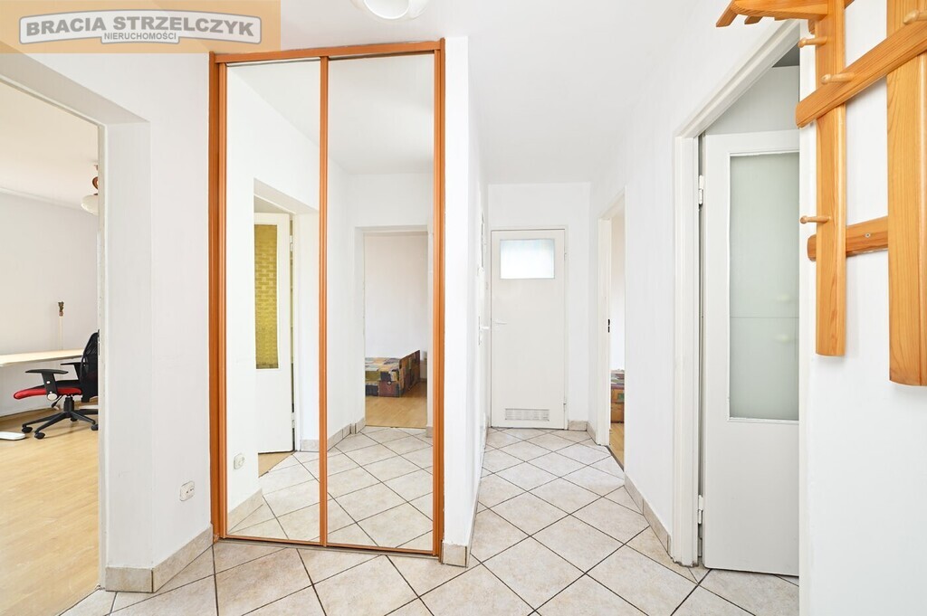 Sadyba . 3 pokoje. Balkon. 4 piętro. Brak windy