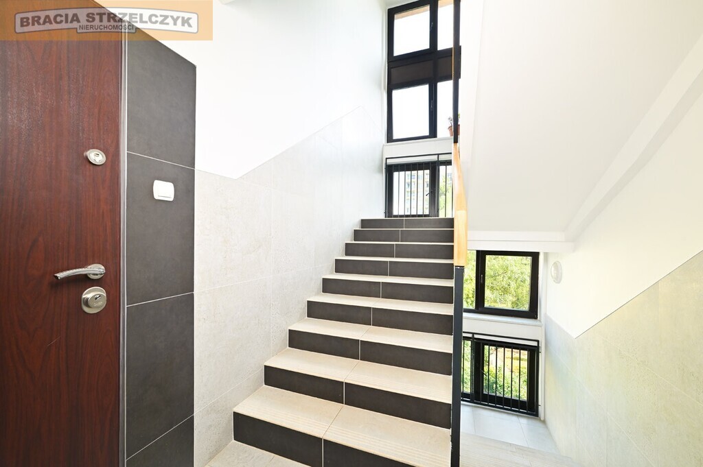 Sadyba . 3 pokoje. Balkon. 4 piętro. Brak windy