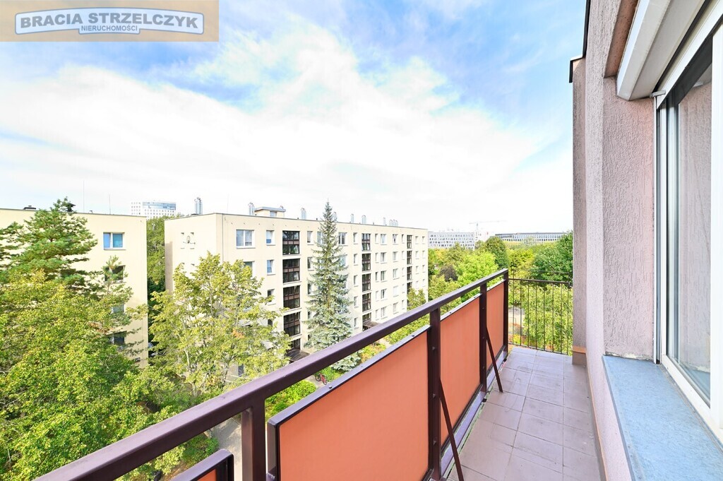 Sadyba . 3 pokoje. Balkon. 4 piętro. Brak windy