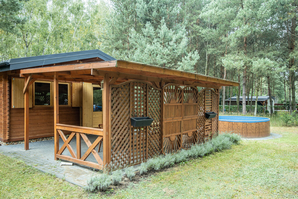 Twoja zielona oaza z domkiem w sercu lasu