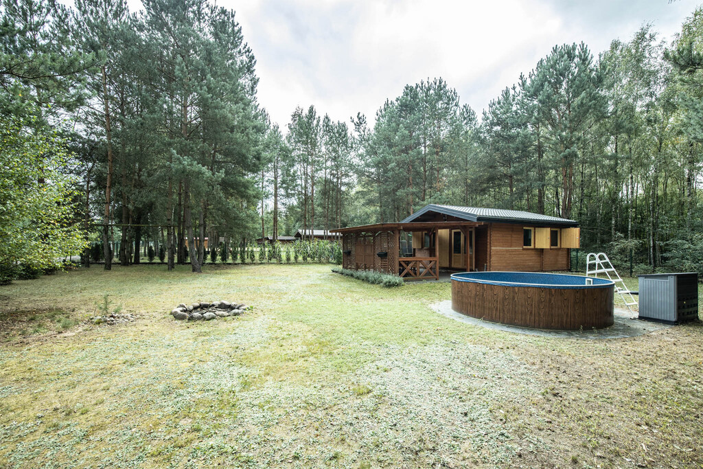 Twoja zielona oaza z domkiem w sercu lasu