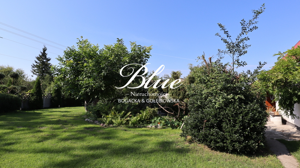 Dom nad jeziorem z dużą działką