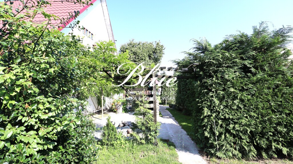 Dom nad jeziorem z dużą działką