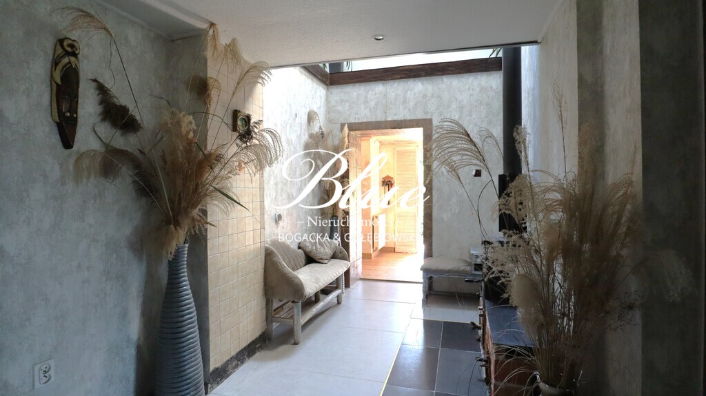 Dom nad jeziorem z dużą działką